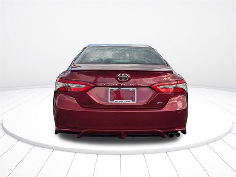 Used 2018 Toyota Camry SE image 4