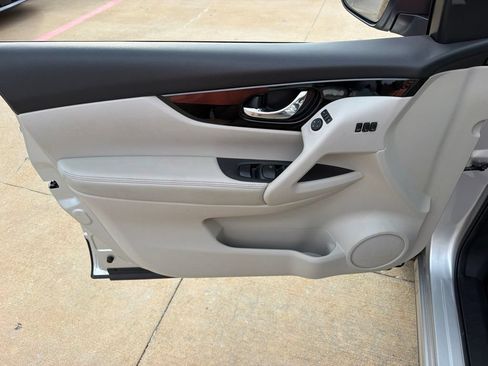 Used 2022 Nissan Rogue Sport SV w/ Technology Package AWD/4WD image 13