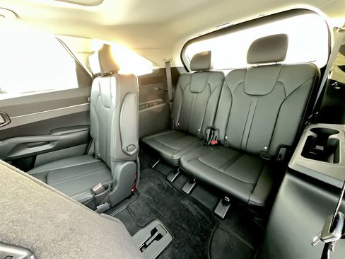 Certified 2025 Kia Sorento EX w/ Panoramic Sunroof Package image 24