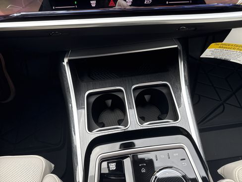 New 2026 BMW 750e xDrive image 17