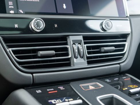 Certified 2025 Porsche Macan GTS image 35