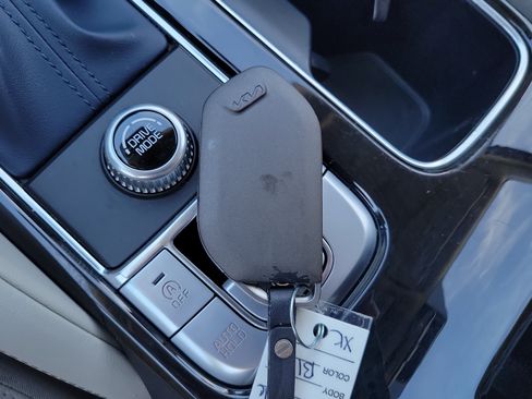 Used 2024 Kia Telluride EX w/ EX Captain's Chair Package FWD image 29
