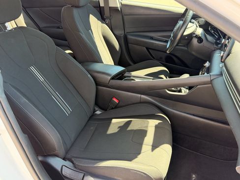 Used 2021 Hyundai Elantra SEL w/ Convenience + Premium Package FWD image 17