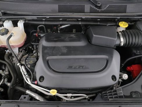 Used 2023 Chrysler Pacifica Touring-L image 15