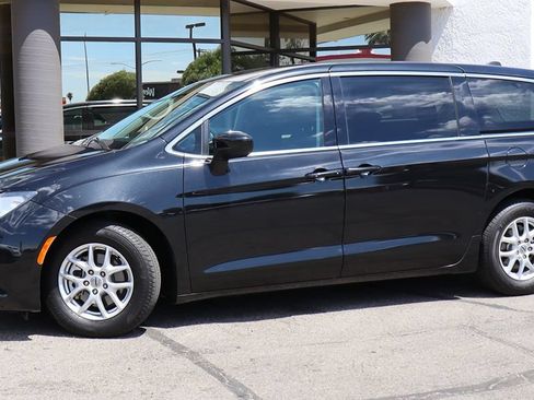 Used 2021 Chrysler Voyager LX w/ Cold Weather Group FWD image 4