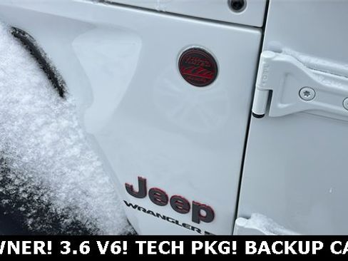 Used 2024 Jeep Wrangler Rubicon w/ Technology Group image 31