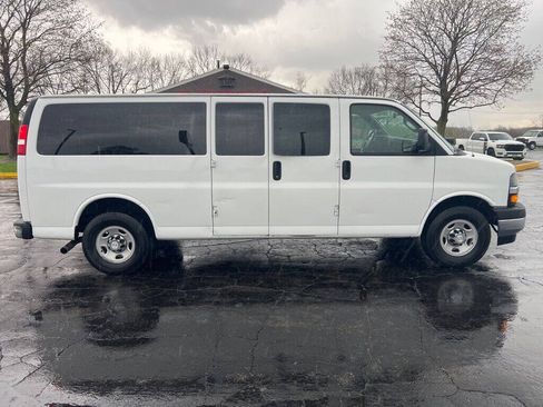 Used 2017 Chevrolet Express 3500 LT w/ LT Preferred Equipment Group RWD image 5