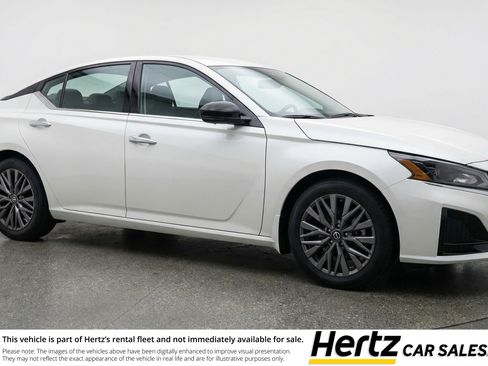 Used 2025 Nissan Altima 2.5 SV image 1