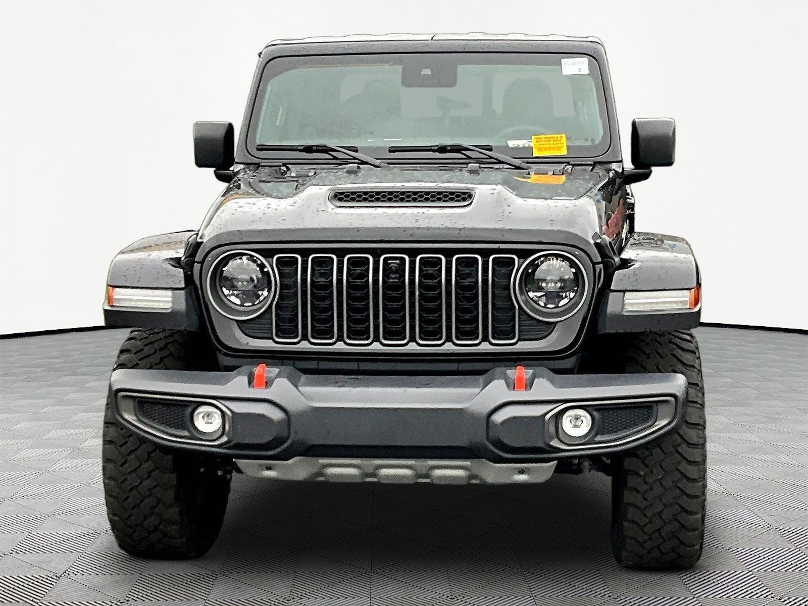 Used 2025 Jeep Gladiator Mojave w/ Convenience Group AWD/4WD image 2