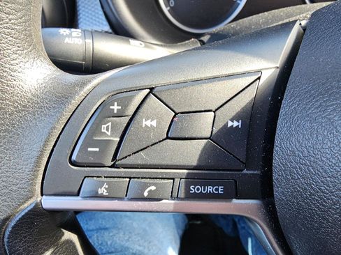 Used 2020 Nissan Kicks S image 32