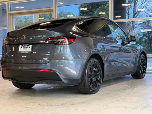 Used 2023 Tesla Model Y Long Range AWD/4WD image 4