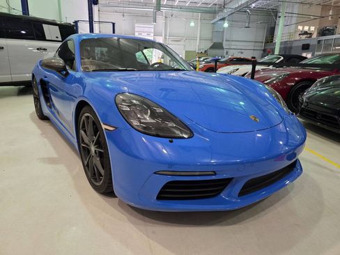 Used 2023 Porsche 718 Cayman w/ Premium Package RWD image 32