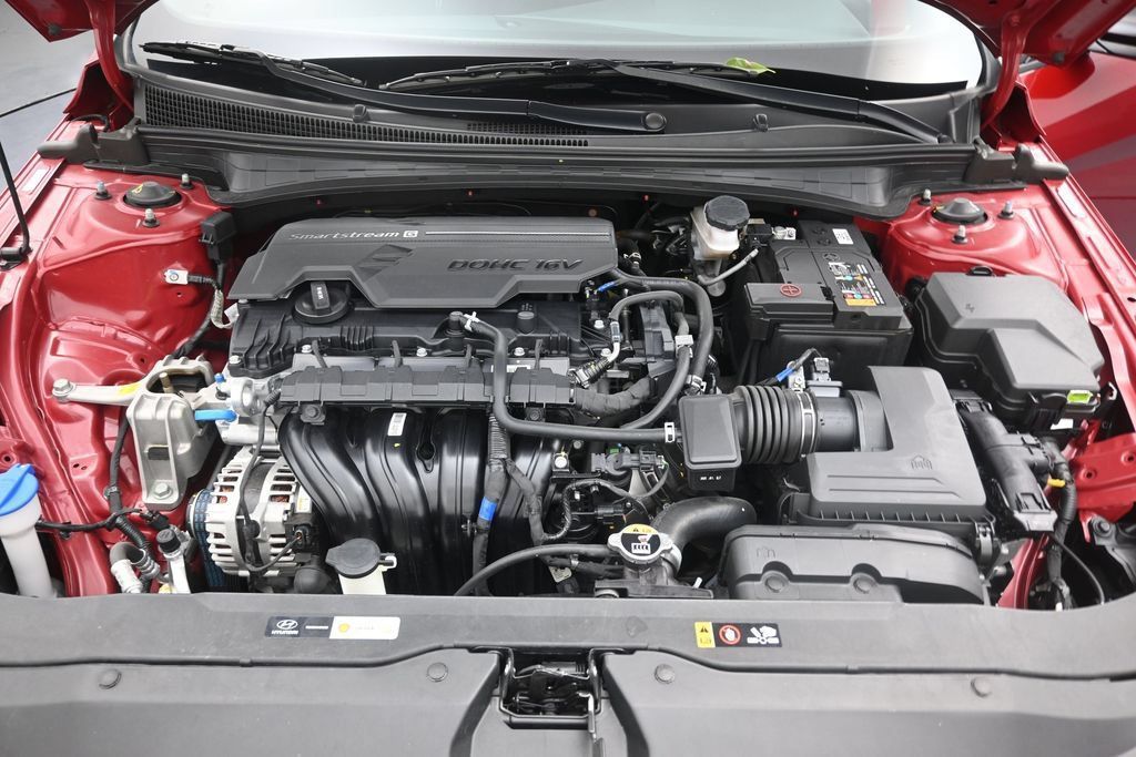 Used 2025 Hyundai Elantra Sport FWD image 11