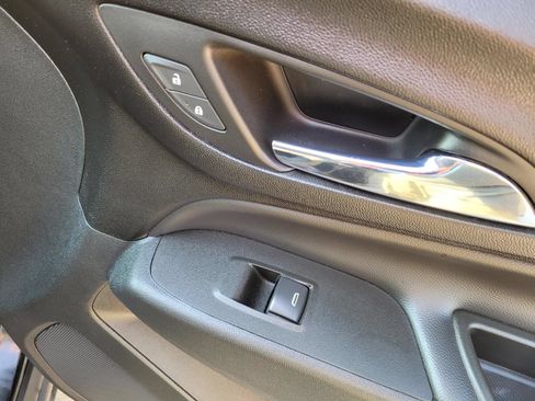 Used 2022 Chevrolet Equinox LT FWD image 9