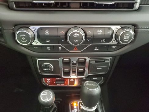 New 2026 Jeep Gladiator Mojave w/ Technology Group image 18