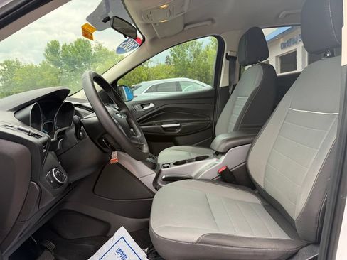Used 2015 Ford Escape SE FWD image 2