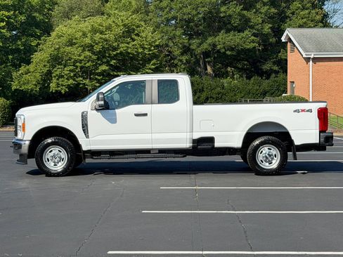Used 2023 Ford F250 XL w/ XL Chrome Package AWD/4WD image 2