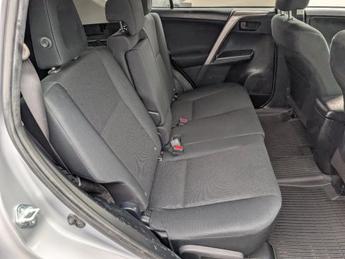 Used 2018 Toyota RAV4 LE image 5