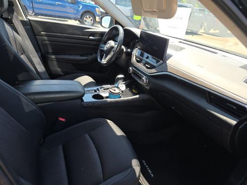 Used 2024 Nissan Altima 2.5 SV w/ SV Premium Package AWD/4WD image 6
