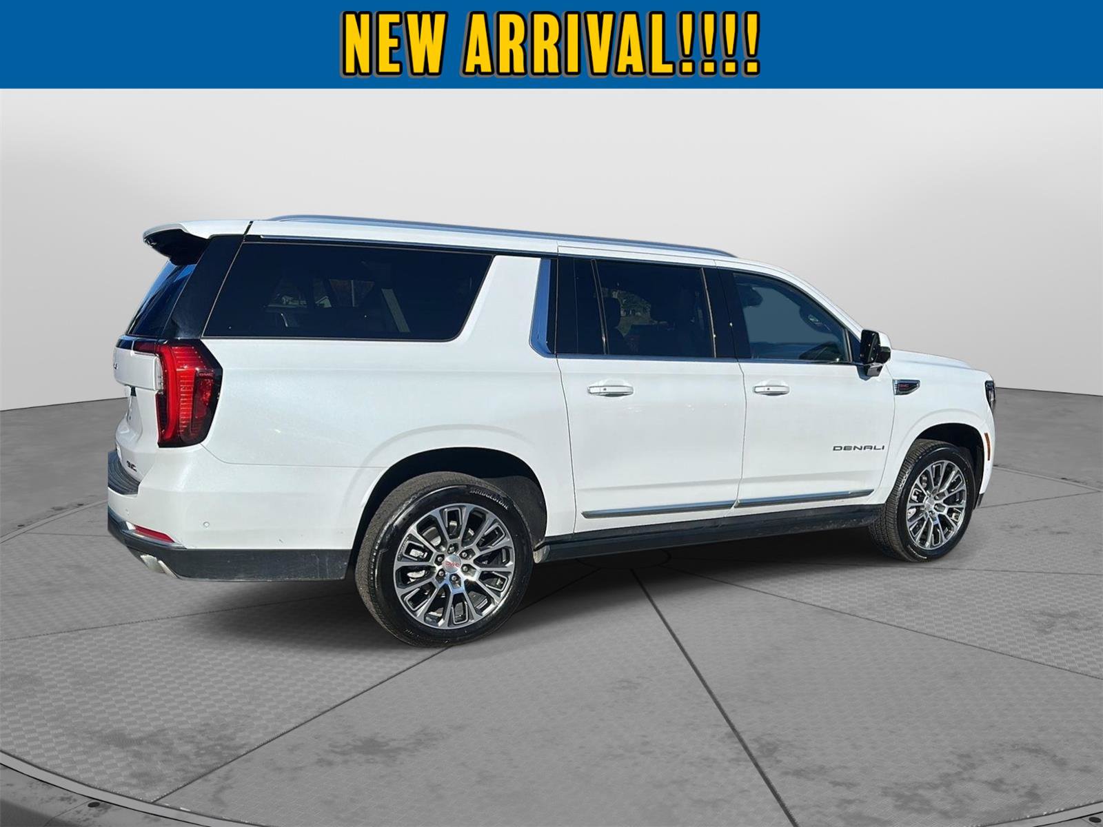 Used 2026 GMC Yukon XL Denali w/ Sun & Power Step Package AWD/4WD image 9