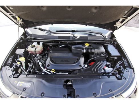 Used 2022 Chrysler Pacifica Touring-L image 32