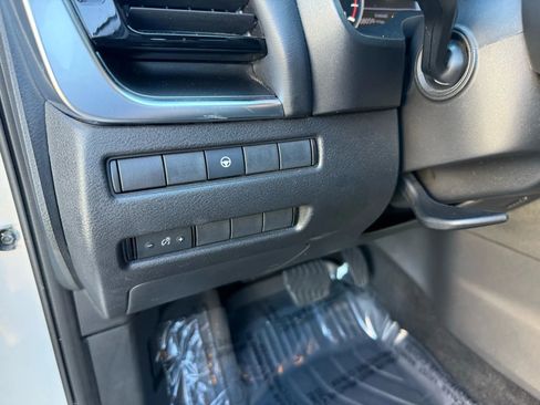 Used 2021 Nissan Rogue SV image 12