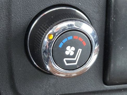 Used 2018 Nissan Armada Platinum image 9