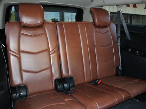 Used 2019 Cadillac Escalade ESV Premium Luxury image 13