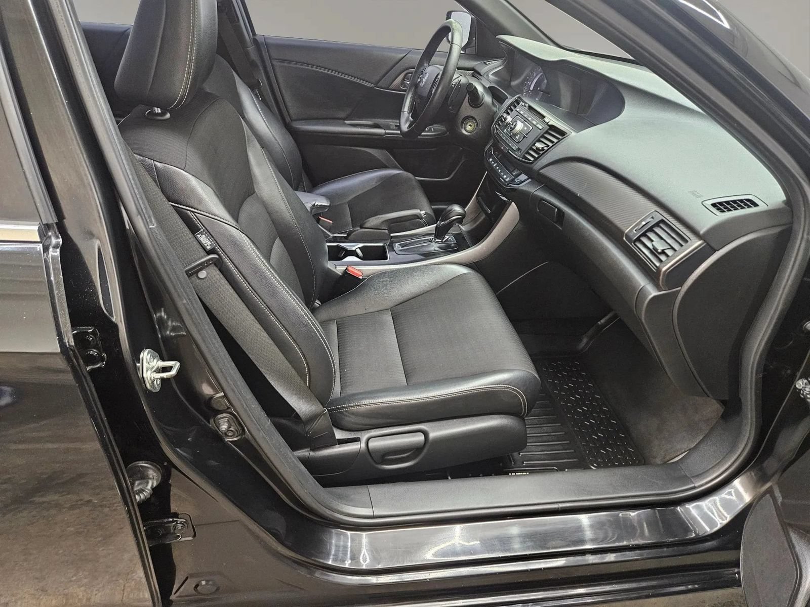 Used 2016 Honda Accord Sport image 12