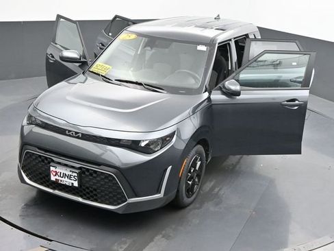Used 2025 Kia Soul LX w/ LX Technology Package FWD image 40