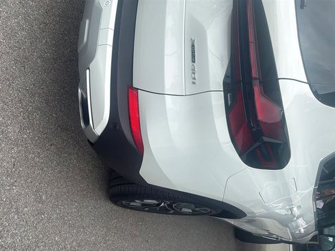 Used 2024 BMW X5 xDrive40i w/ Premium Package AWD/4WD image 9