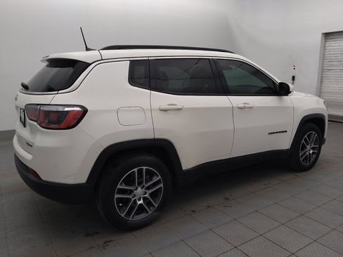 Used 2019 Jeep Compass Latitude FWD image 10