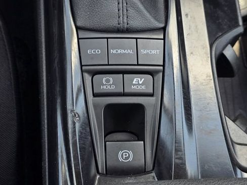 Used 2025 Toyota Camry LE FWD image 29