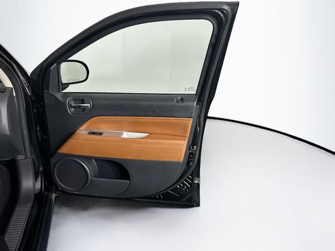 Used 2017 Jeep Compass High Altitude image 29