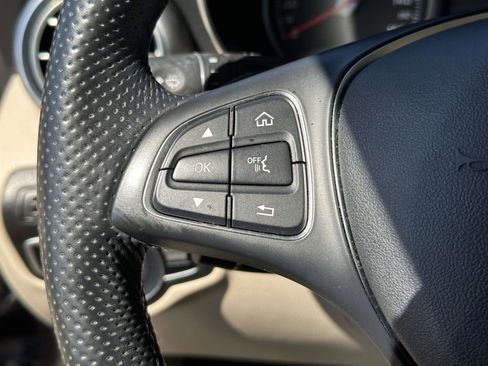 Used 2019 Mercedes-Benz GLC 300 4MATIC w/ Premium Package image 23