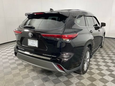 Used 2022 Toyota Highlander Platinum image 6