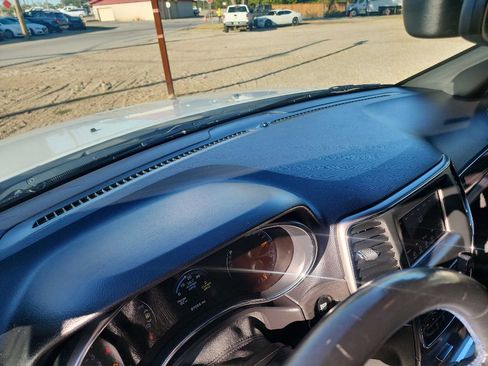 Used 2018 Jeep Grand Cherokee Laredo image 20