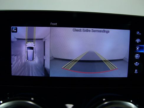 Used 2021 Mercedes-Benz GLB 250 4MATIC image 10