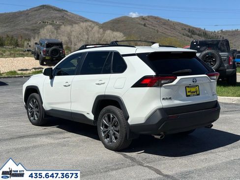 Used 2022 Toyota RAV4 XLE Premium AWD/4WD image 3