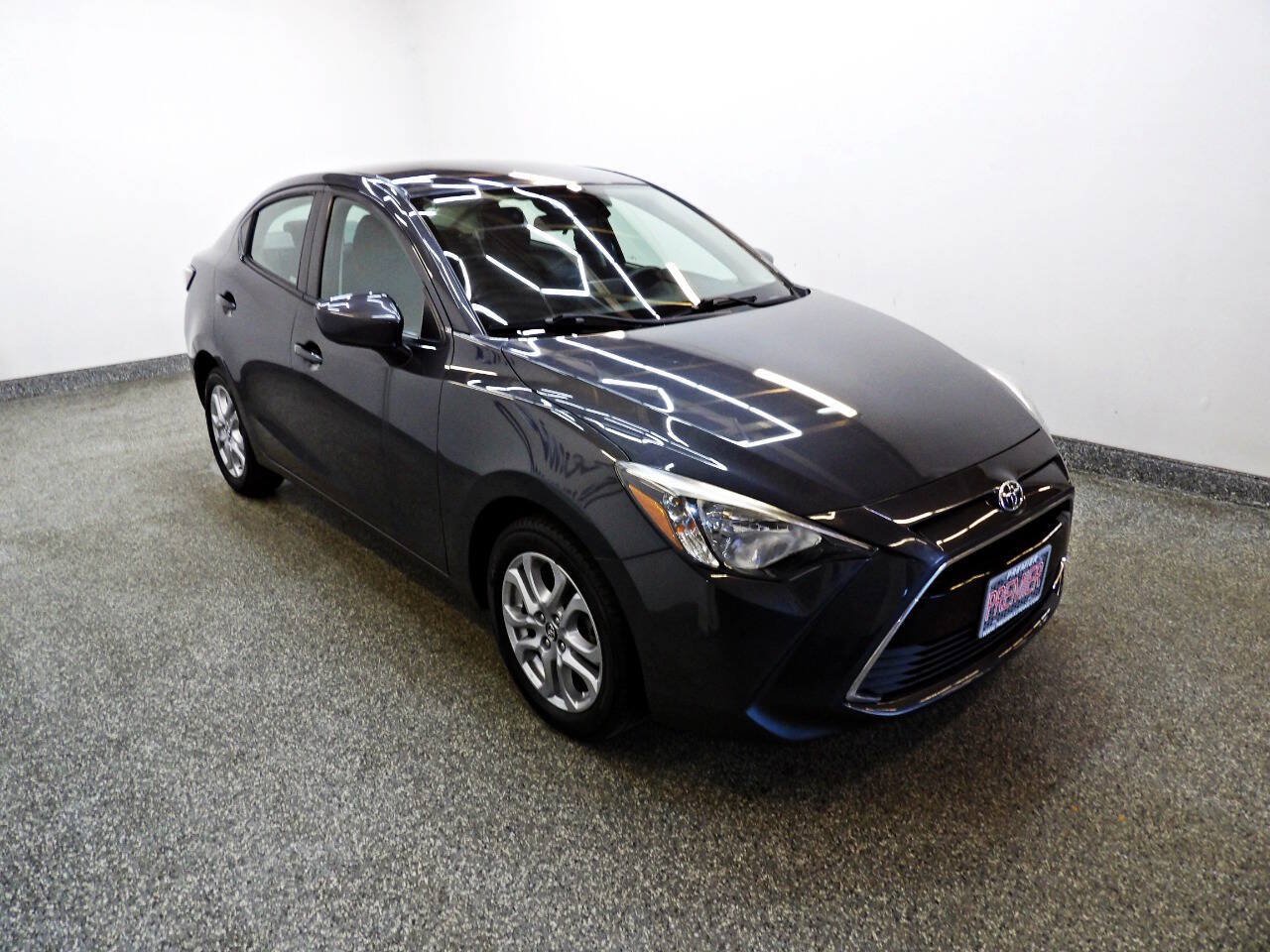 Used 2017 Toyota Yaris iA FWD image 3