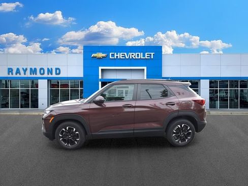 Used 2022 Chevrolet TrailBlazer LT w/ Convenience Package FWD image 6