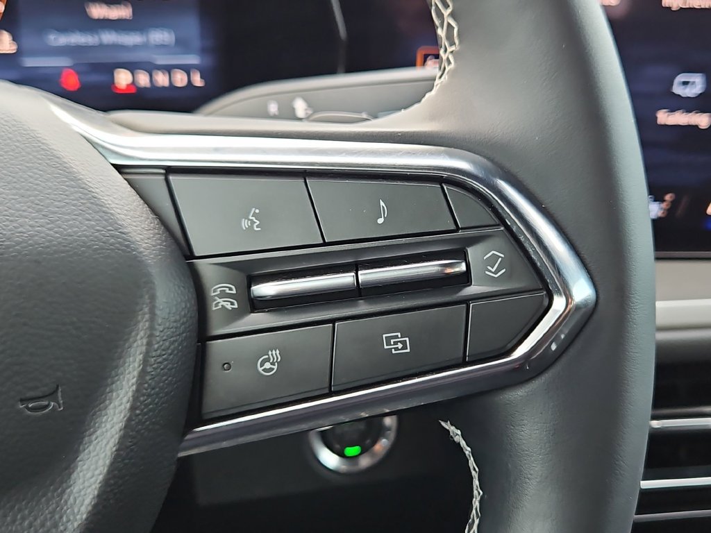 Used 2025 Chevrolet Traverse LT w/ Driver Confidence Package FWD image 24