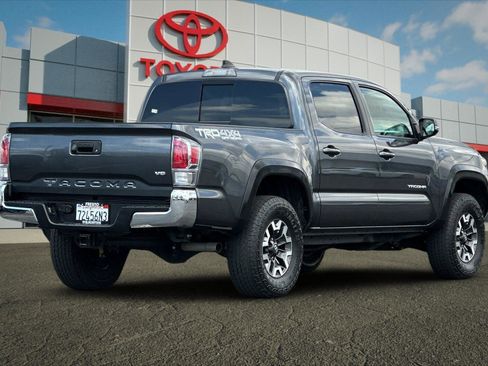 Certified 2022 Toyota Tacoma TRD Off-Road AWD/4WD image 3