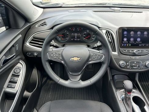 Used 2025 Chevrolet Malibu RS FWD image 13