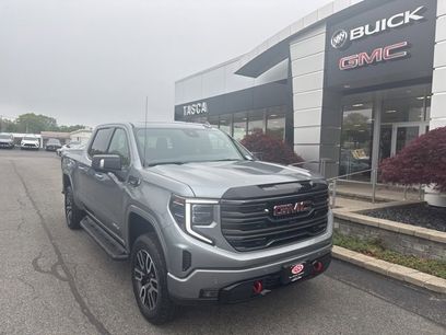 New 2025 GMC Sierra 1500 AT4 w/ AT4 Premium Package