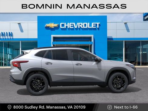 New 2026 Chevrolet Trax LT w/ Midnight Edition FWD image 6