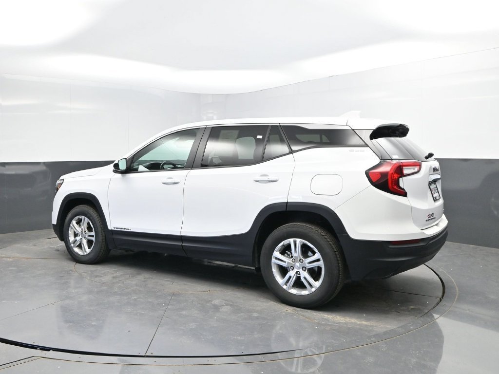 Used 2024 GMC Terrain SLE AWD/4WD image 5