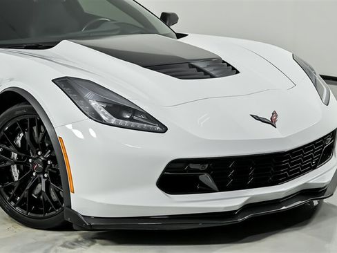 Used 2017 Chevrolet Corvette Z06 RWD image 2