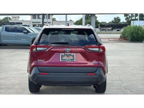 Used 2024 Toyota RAV4 LE AWD/4WD image 5