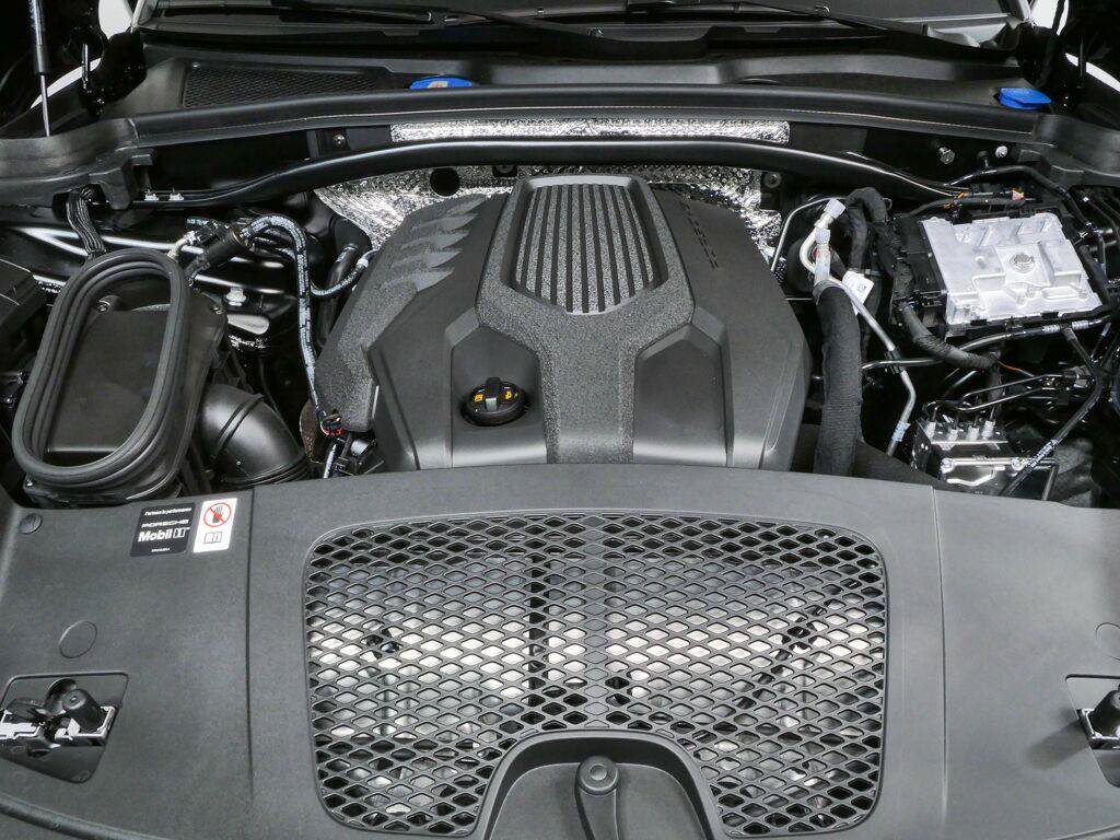 New 2026 Porsche Macan Turbo AWD/4WD image 35